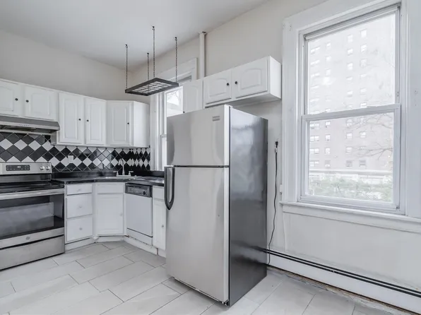 37 Pamrapo Avenue image 2 of 13