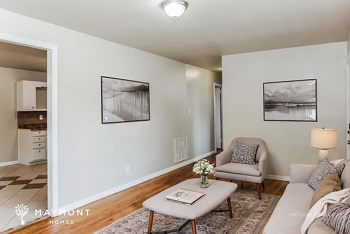 3 bed, 1.5 bath, 1118 sqft, $1,169 — Photo 3