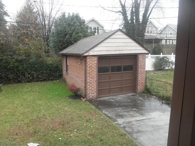 3802 Biddison Ln — Photo 9
