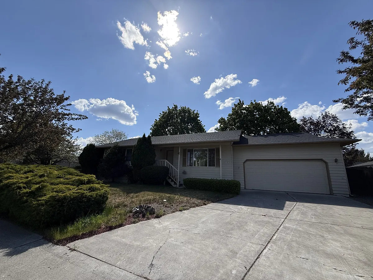 Building Photo - 61820 Avonlea Cir
