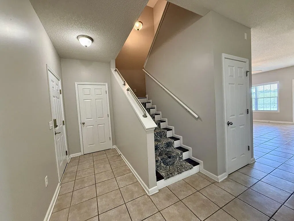 59 Courtyard Way — Photo 2