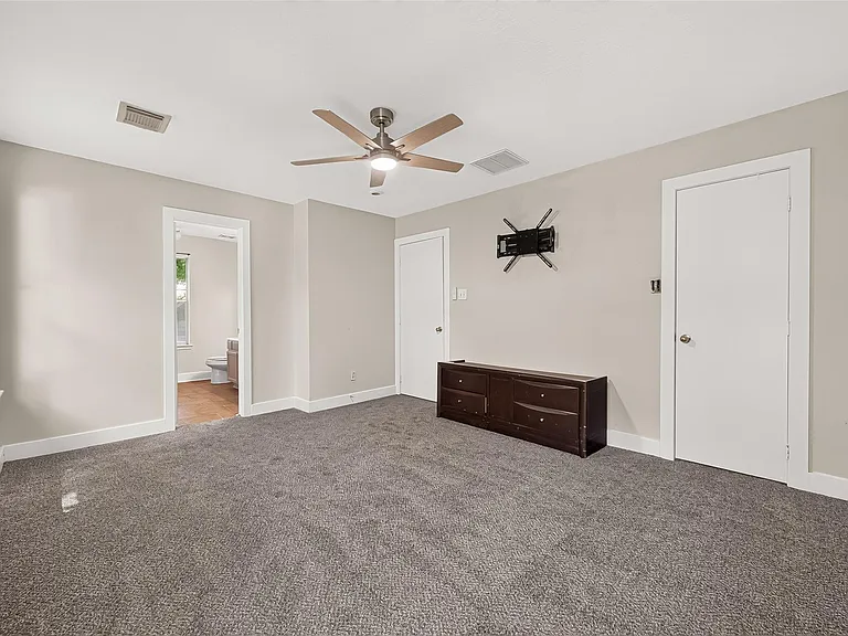 18174 Woodsdale Ct — Photo 25