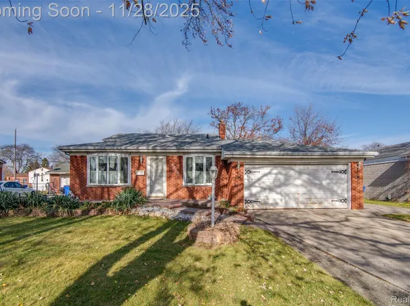 3215 Chase Dr, Warren, MI 48091