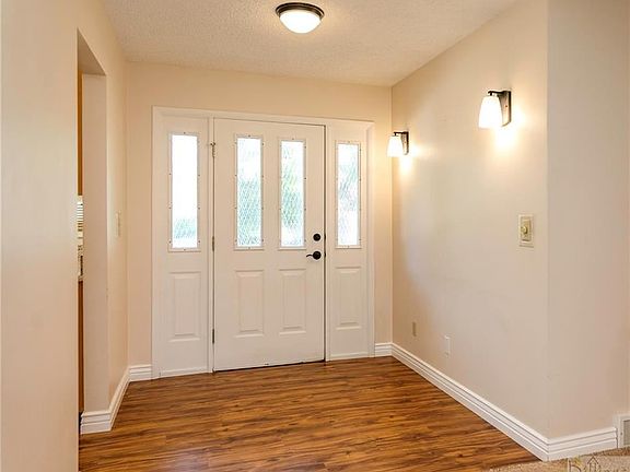 5th image of 2020 Lamar Dr
