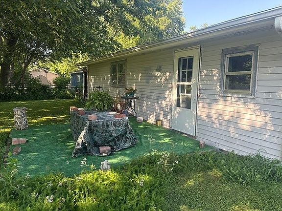 2nd image of 405 Grandview St