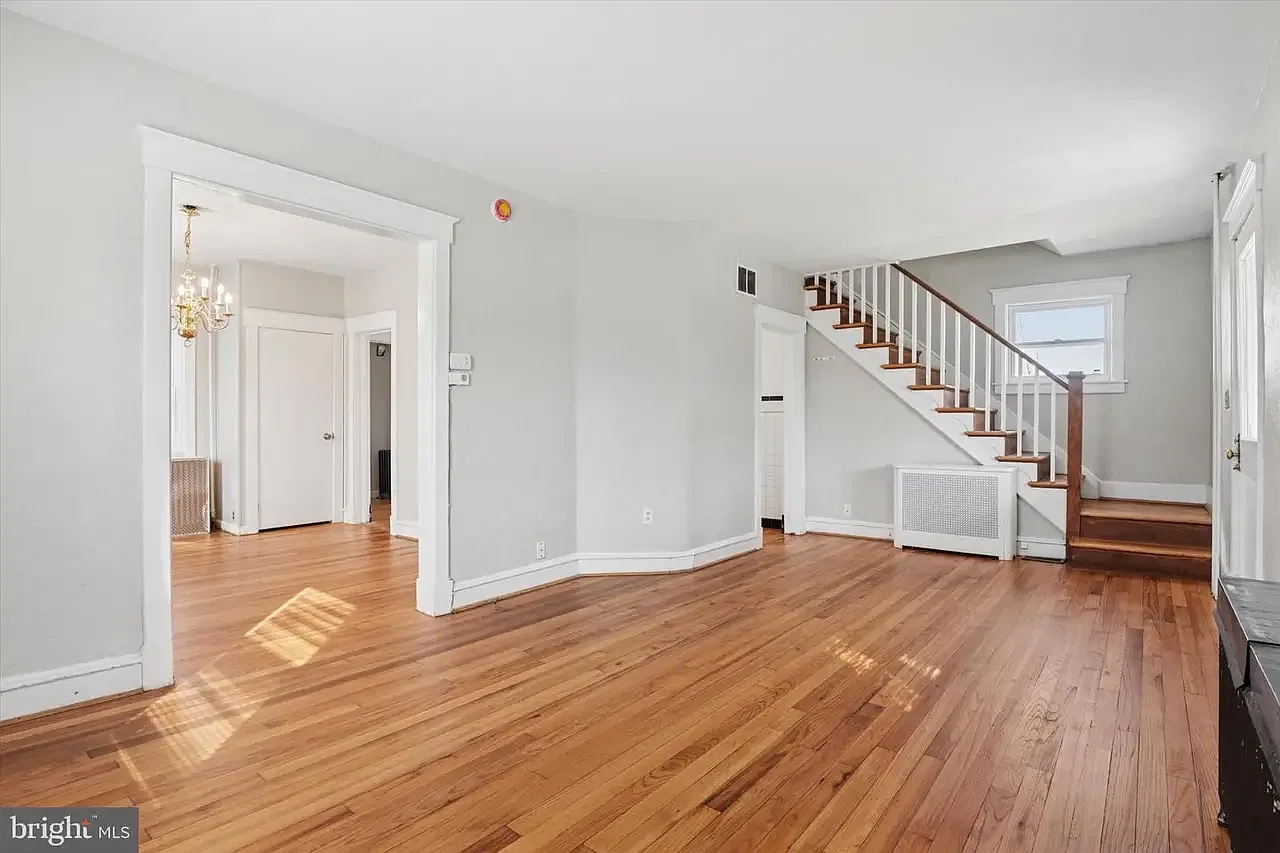 3 bed, 1.5 bath, 5663 sqft, $2,095 — Photo 3