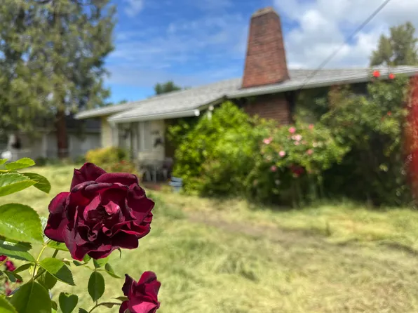 406 SE M St, Grants Pass, OR 97526