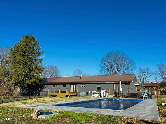 3rd image of 220 Pleasant Hill Rd