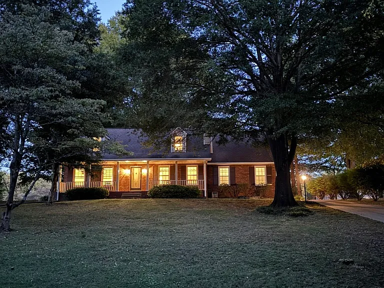 619 Chesterfield Cir — Photo 42