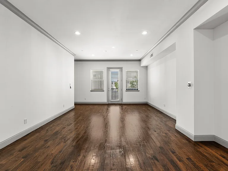 3142 Ross Ave #1 — Photo 17
