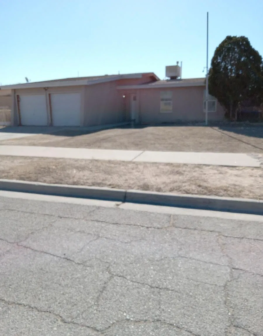 3 bed, 1400 sqft, $1,600 — Photo 1