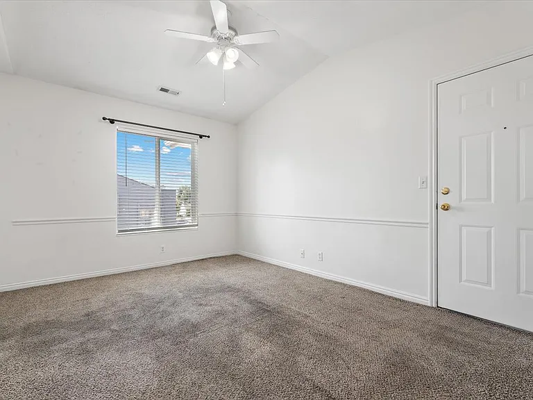 259 N 300 W #33 — Photo 6