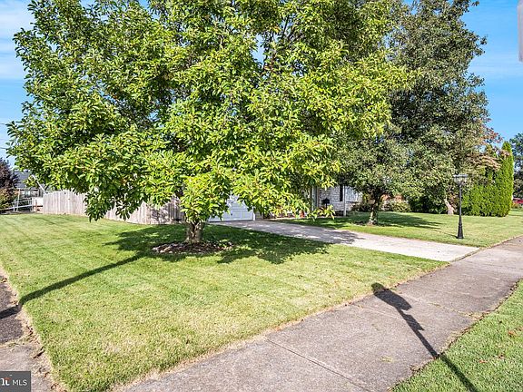 5th image of 1053 Swarthmore Rd