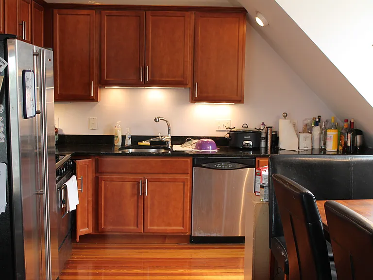 73 Perthshire Rd #B — Photo 7