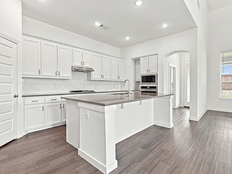 2408 Doncaster Dr — Photo 10