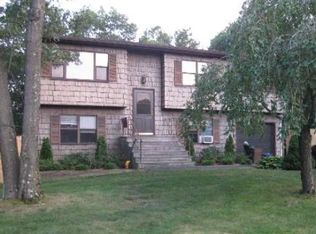 37 Roe Ave, Port Jefferson Station, NY 11776