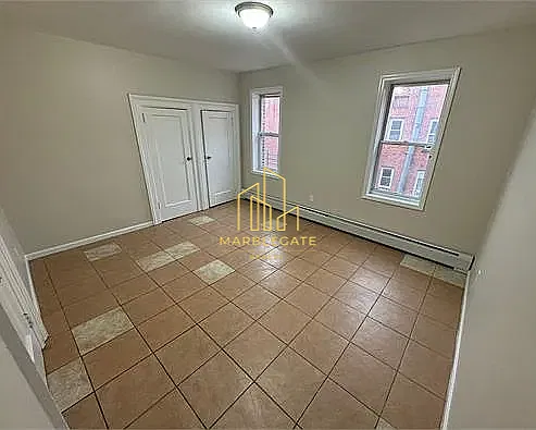 3 bed, 1050 sqft, $2,150 — Photo 3