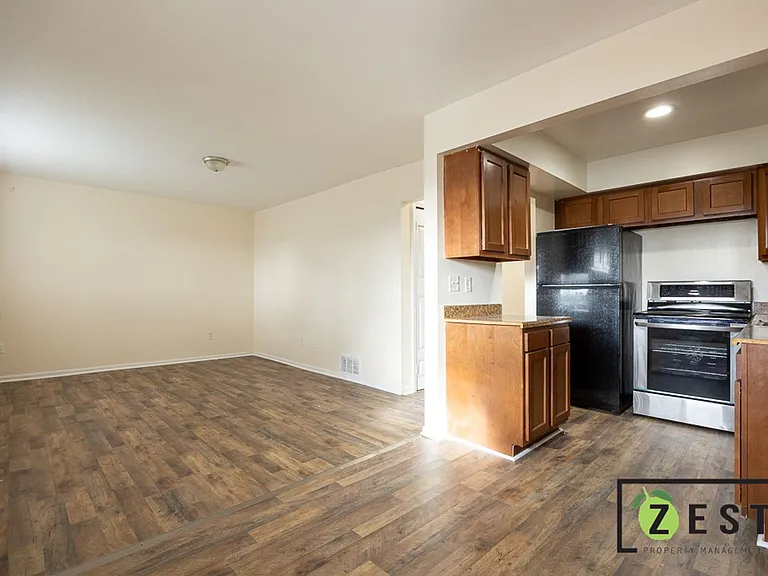 16217 Greenfield — Photo 3
