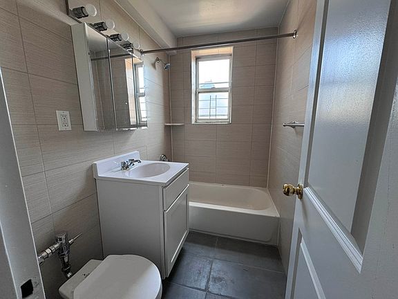 5th image of 2076 20th Ln APT 6F