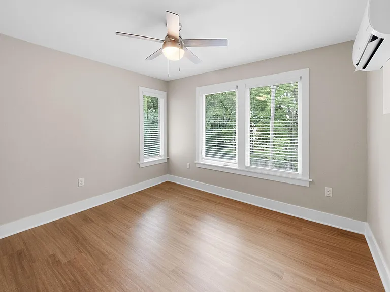 503 E 7th St #10 — Photo 9