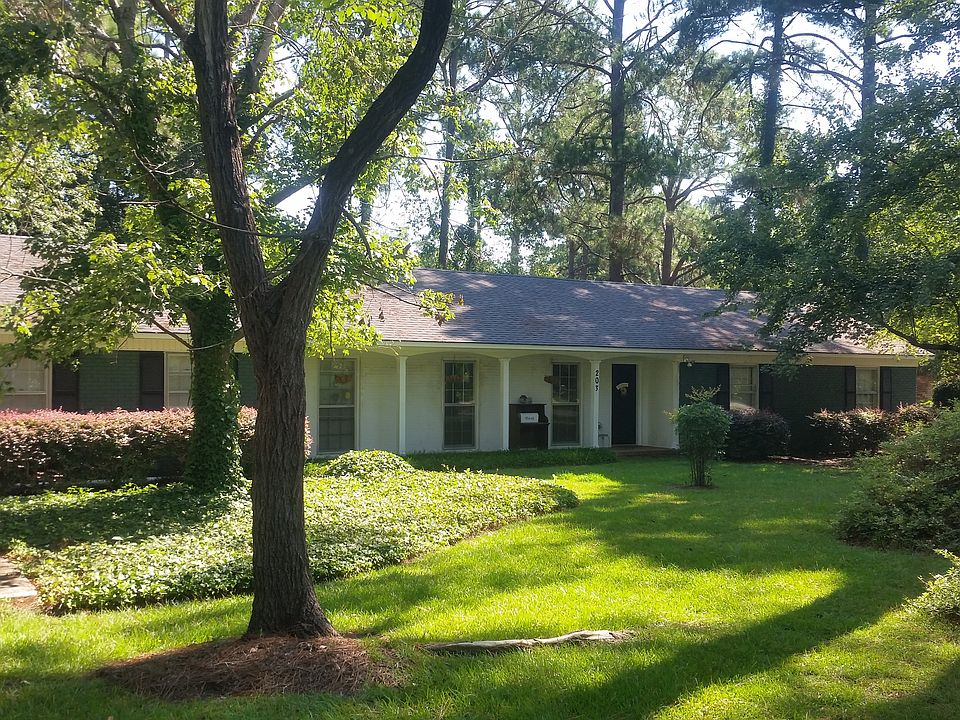 1st image of 203 Wildwood Dr