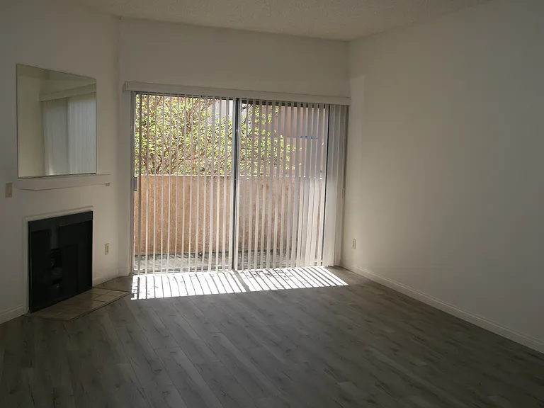 3637 Clarington Ave #112 — Photo 9