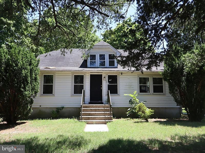 1st image of 65 Louis Dr