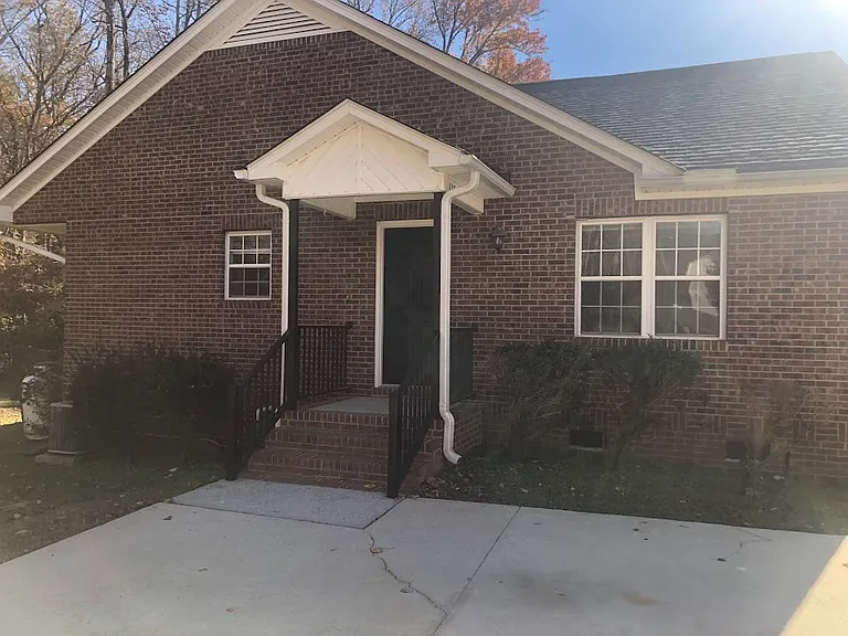 117 Feather Dr — Photo 2