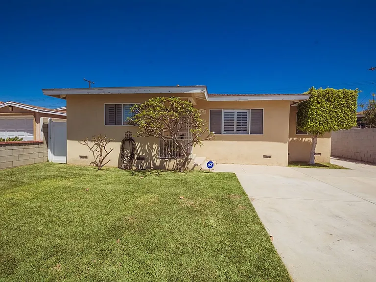 11433 Littchen St — Photo 2