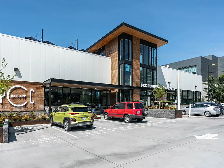 Surrounded by community markets, shopping, restaurants and so much more.