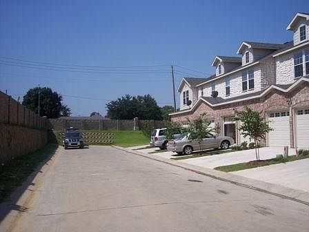 1st image of 2711 Hyde Park Dr