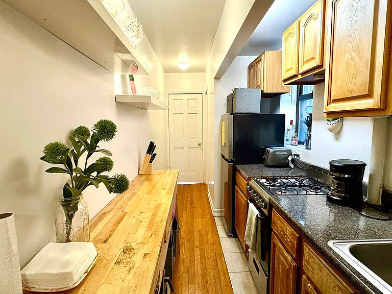 420 E 83rd St #5E — Photo 4