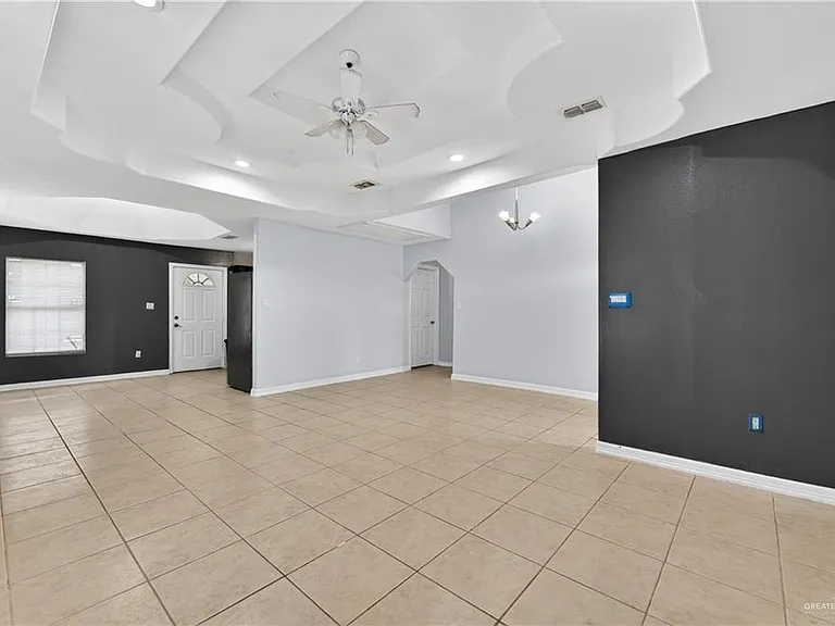 6703 S Oro Ln — Photo 5