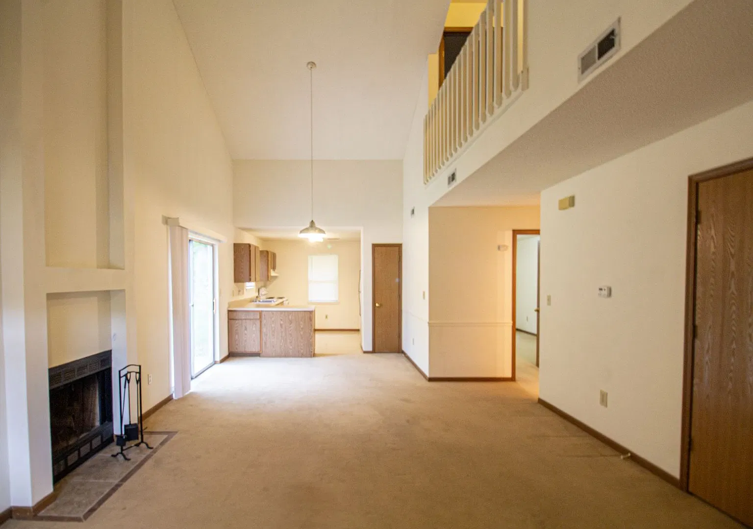 Upscale Duplex 2BD/2BA Cul-de-sac — Photo 2