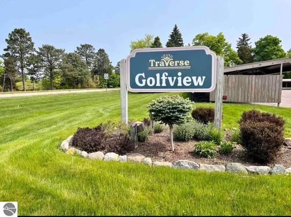 5560 Golfview Ct, Williamsburg, MI 49690