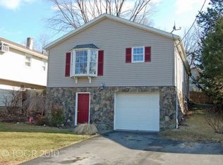 3 Hines Ave, Mahwah, NJ 07430
