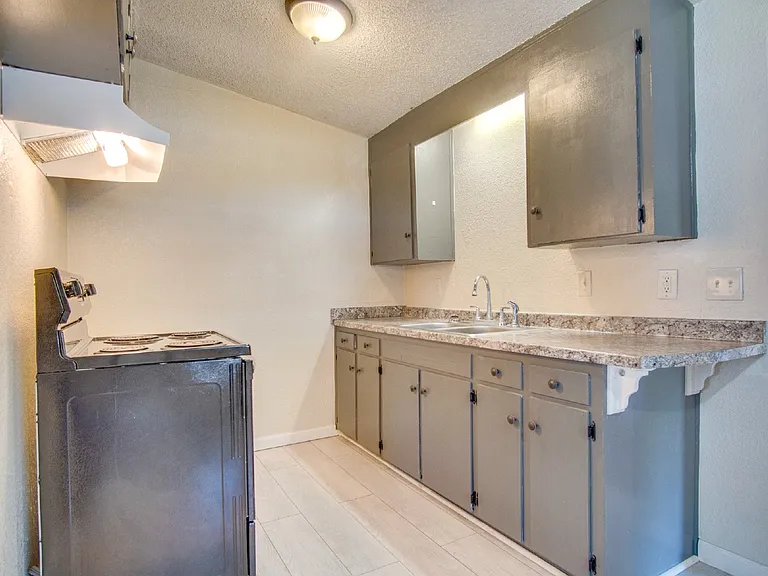 3411 W Yonge St — Photo 11