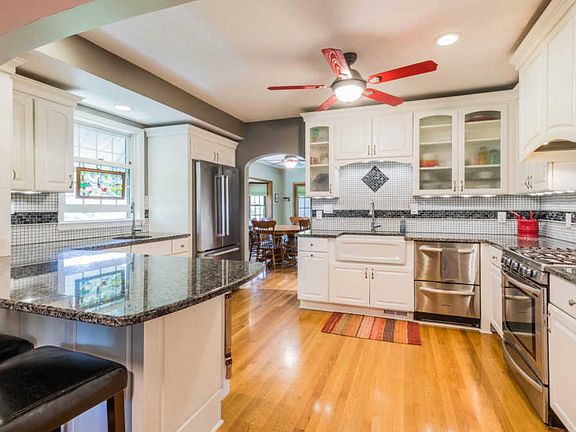 3rd image of 2734 McKinley St NE