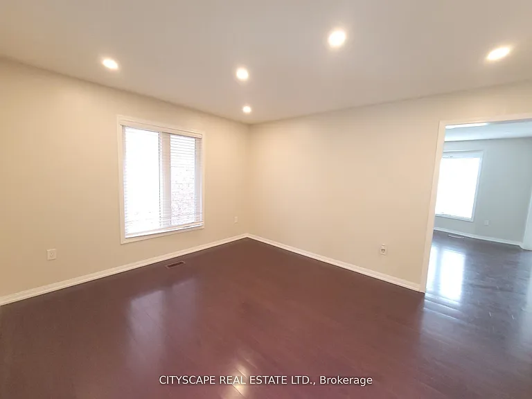219 McGinnis Cres — Photo 10