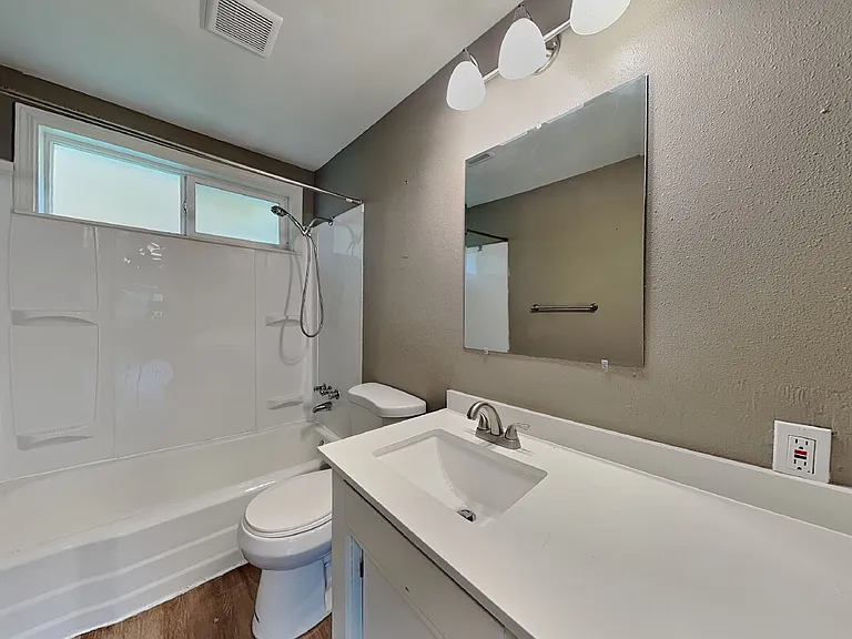 102 Summit Ave N #10 — Photo 14