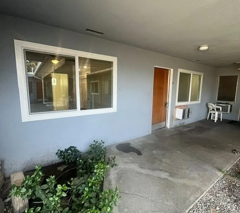 546 N Floral St