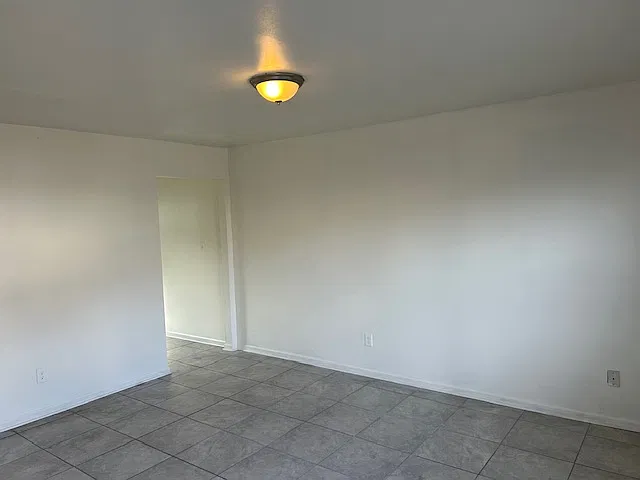 6201 Geneva Way — Photo 4