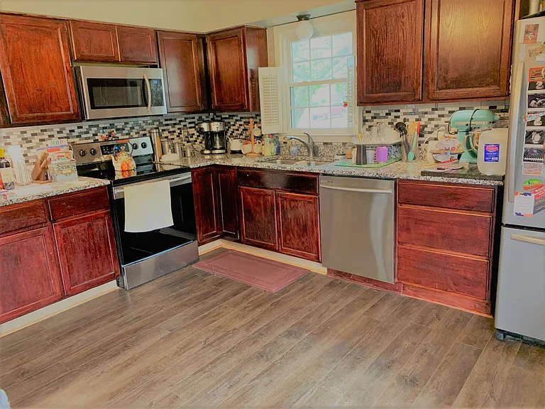 Open Kitchen granite, new appliances