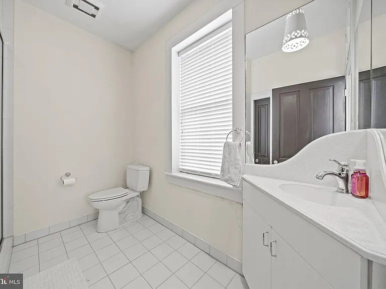 415 William St #A — Photo 12