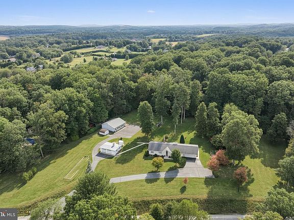 5th image of 1063 Porters Rd
