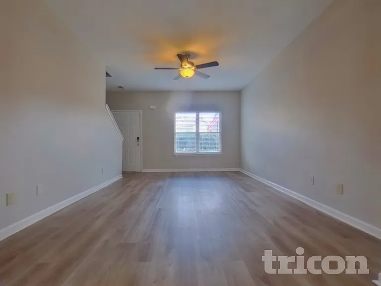 35 Wyndham Ct SE — Photo 2