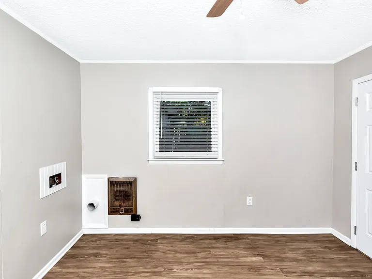 512 Oshaughnessy Ave NE #A — Photo 5