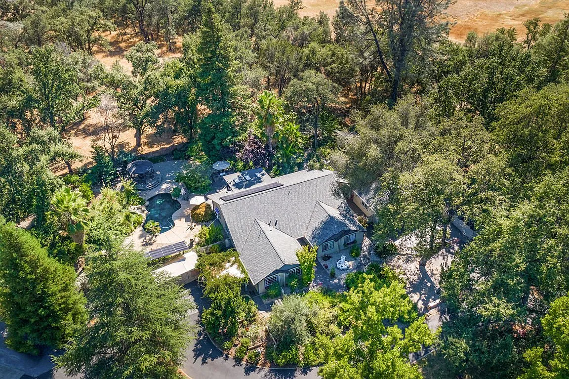 19671 Midland Dr photo 1