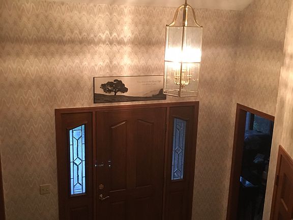3rd image of 826 Ashberry Dr