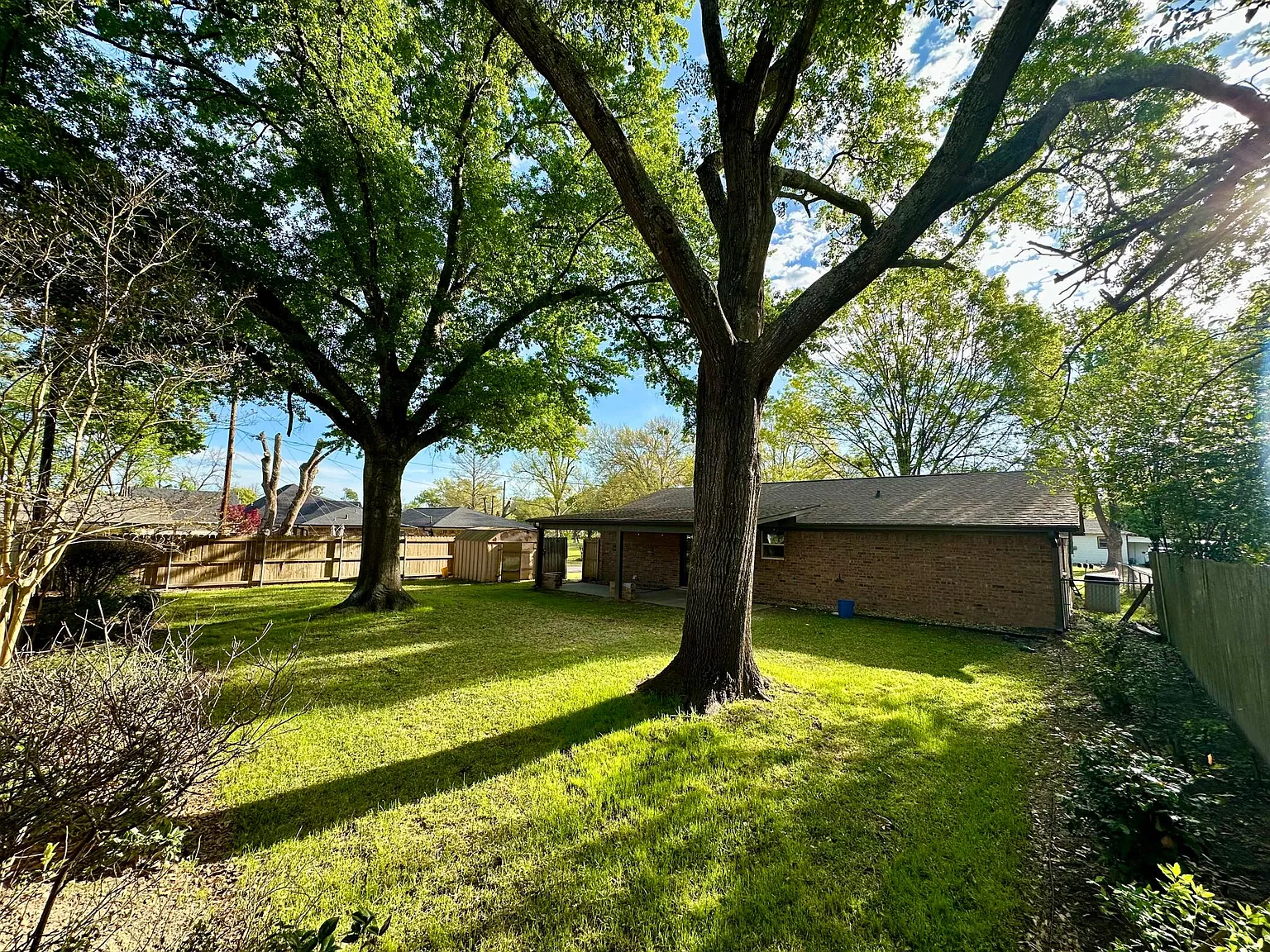 2 bed, 1.5 bath, 1140 sqft, $1,600 — Photo 2